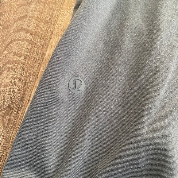 Lululemon Men’s Fundamental Short Sleeve Tee in Oil Grey/Blue - Picture 10 of 10